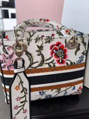 Bolso D con Flores